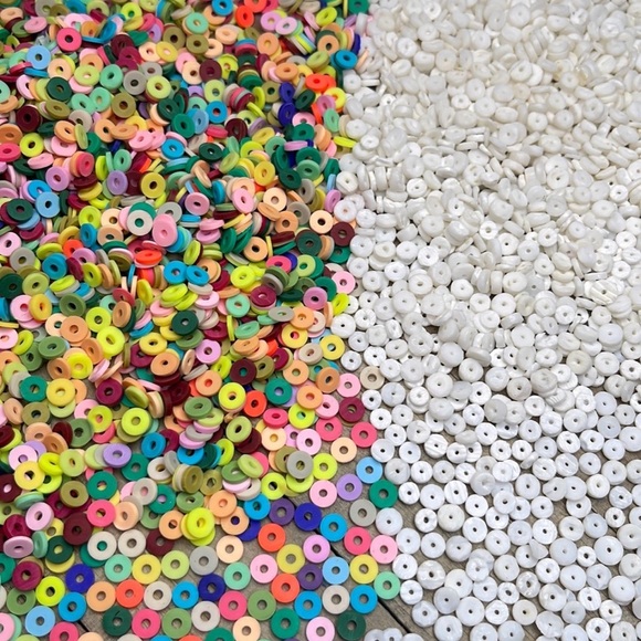 500+ Clay & Round Puka Shell Beads Mixed Jewelry Making Crafting DIY Bundle Lot - Picture 3 of 16